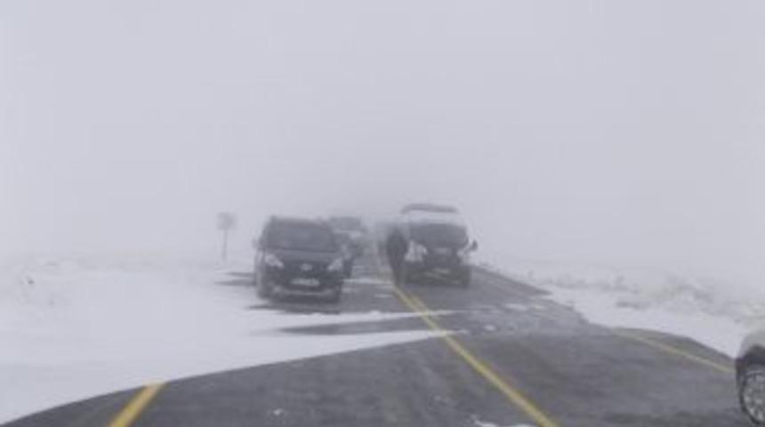 (&ouml;zel Haber) Erzurum Bahar Ayında Kara Kışı Yaşıyor