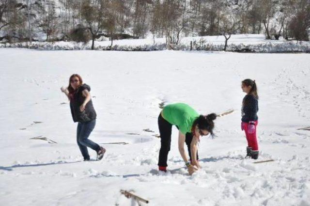 İznik’Te Nisan Ortasında Kar Sürprizi