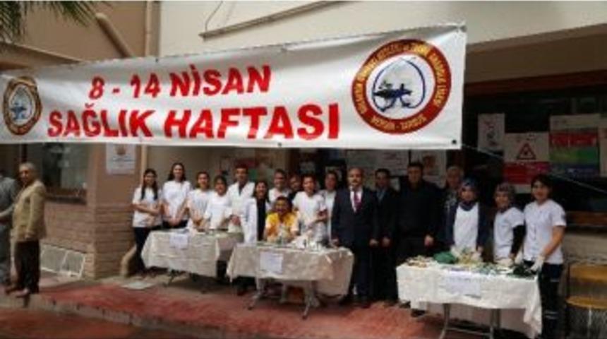 Lise &Ouml;ğrencilerinden Sağlık Standı