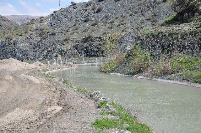 3 Yaşındaki Kızın Öldüğü Kanalın Etrafına Tel Örgü Yapılıyor