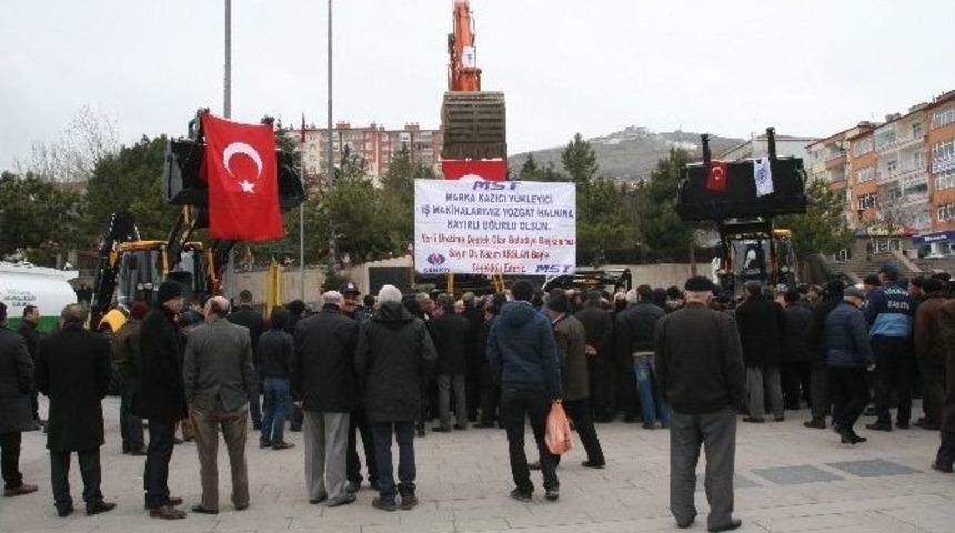 Yozgat Belediyesi Aldığı İş Makinelerini Tanıttı