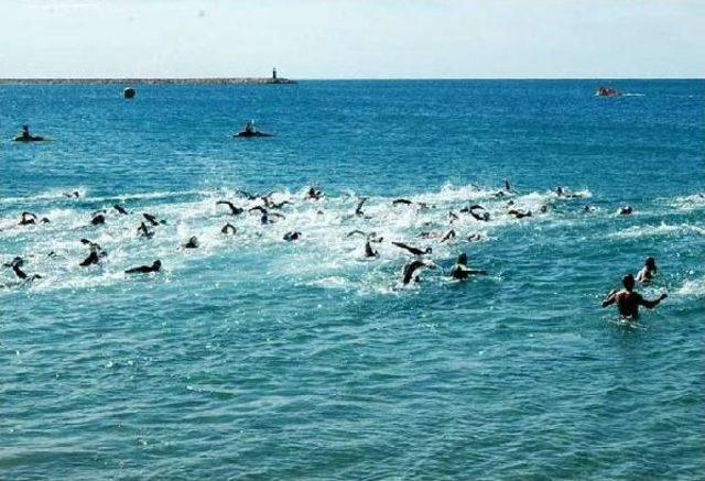 Taşucu Triatlon Yarışı'na 174 Sporcu Katıldı