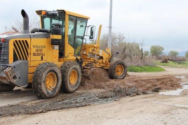 Karacaviran Mahallesinde Yol &Ccedil;alışması 1
