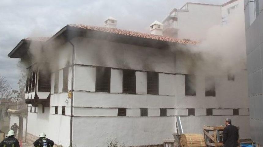 Ağbaba: &ldquo;konak Da Tıpkı Malatya Gibi Kaderine Terk Edildi&rdquo;