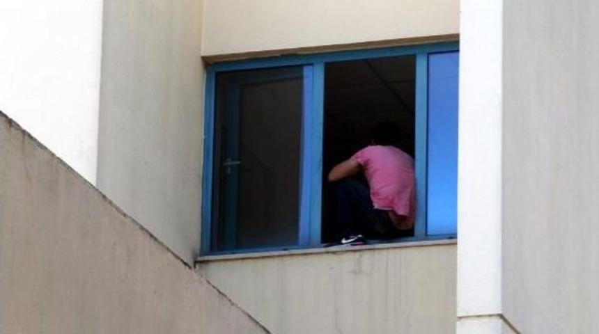 Nişanlısıyla G&ouml;r&uuml;şt&uuml;r&uuml;lmeyince Intihara Kalkıştı