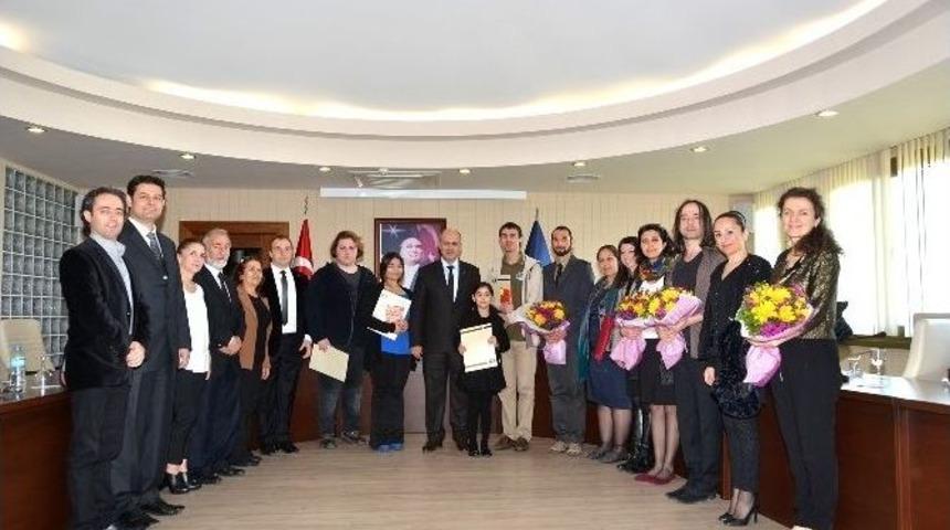 Rekt&ouml;r &Ccedil;amsarı&rsquo;dan, Başarılı Konservatuvar &Ouml;ğrencilerine Teşekk&uuml;r Belgesi