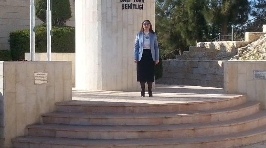 T&uuml;rkiye İş D&uuml;nyasının Başkanı &Uuml;rd&uuml;n&rsquo;de Bulunan Salt T&uuml;rk Şehitliğini Ziyaret Edip &Ccedil;elenk Koydu