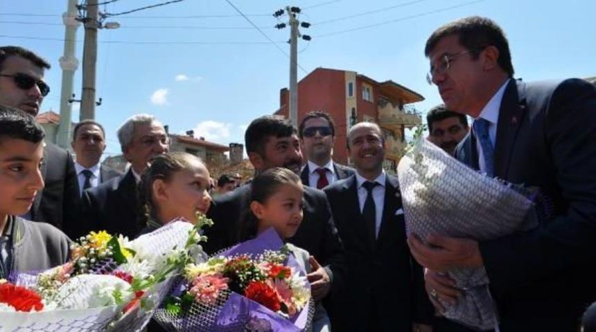 Demirci'de Bakanlı Okul A&ccedil;ılışı