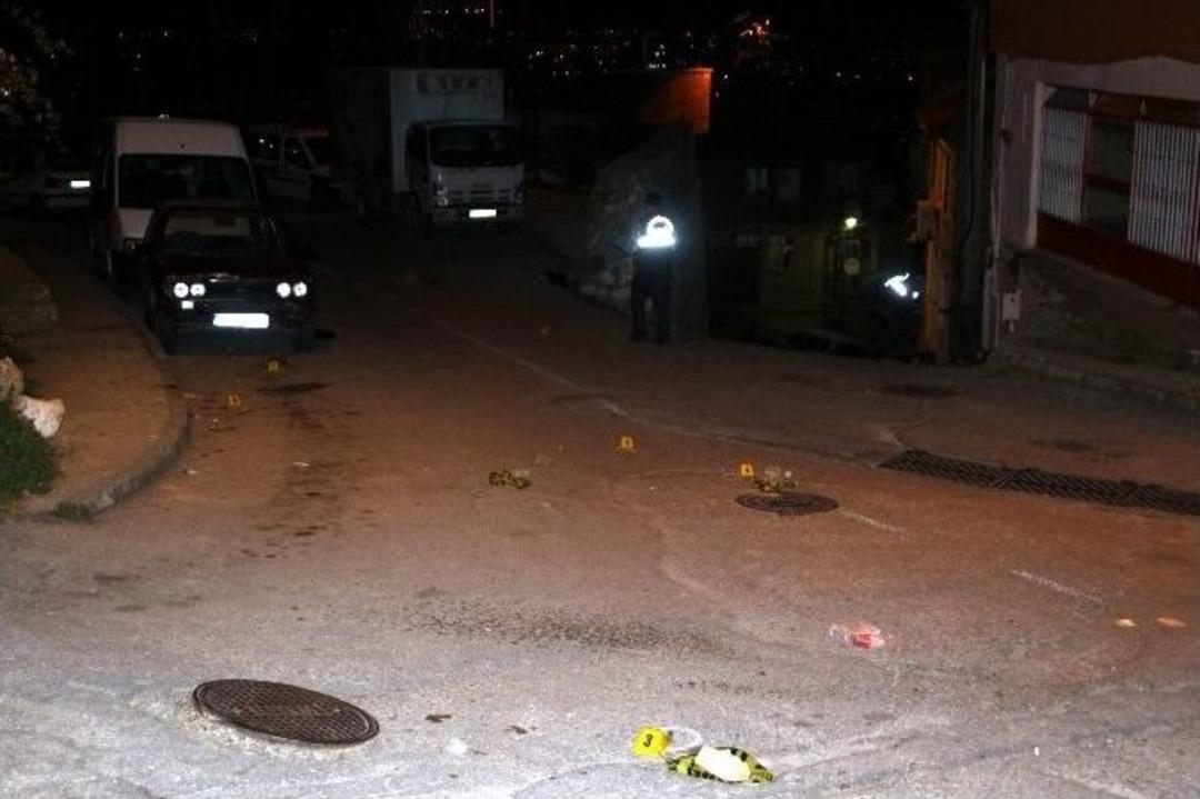 Bursa&rsquo;da 50 Kişi Sokak Ortasında Birbirine Girdi