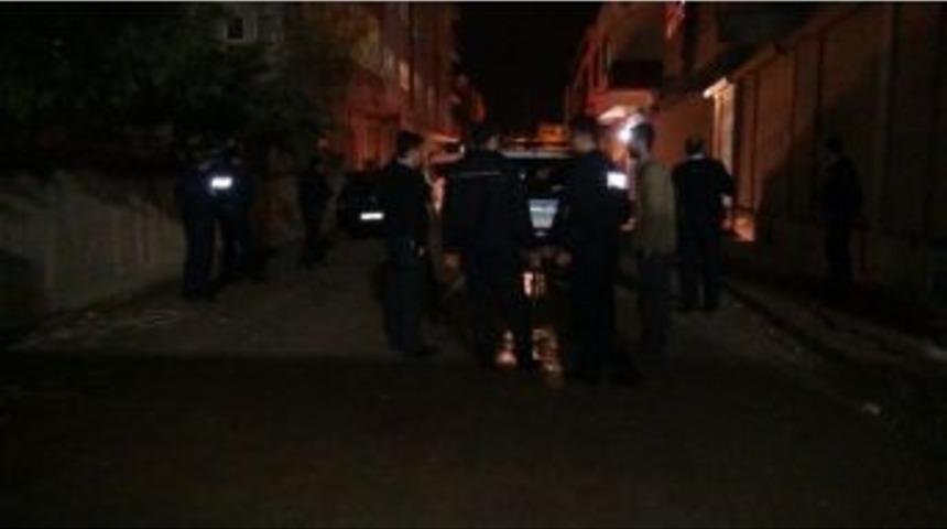 Batman&rsquo;da Aile Kavgası B&uuml;y&uuml;meden Polis Engel Oldu