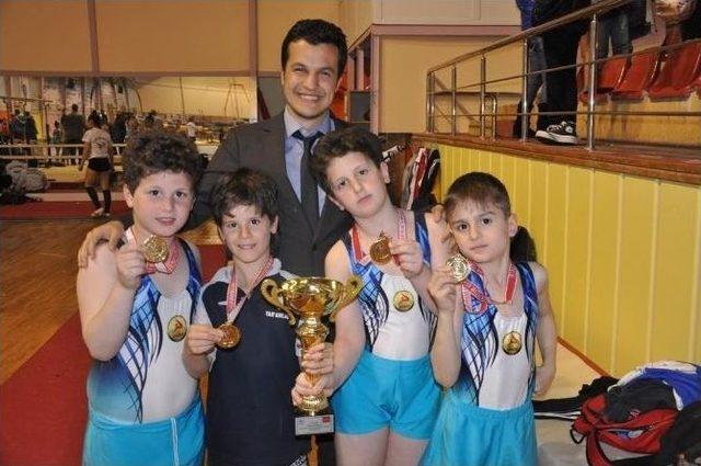 Yamanlar Badminton Ve Cimnastikte Şampiyon Oldu