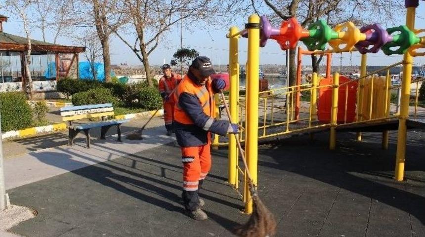 Ak&ccedil;akoca&rsquo;da Temizlik &Ccedil;alışmaları Ara Vermeden Devam Ediyor