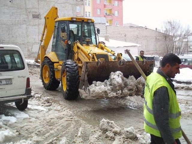 Özalp’ta Nisan Karı