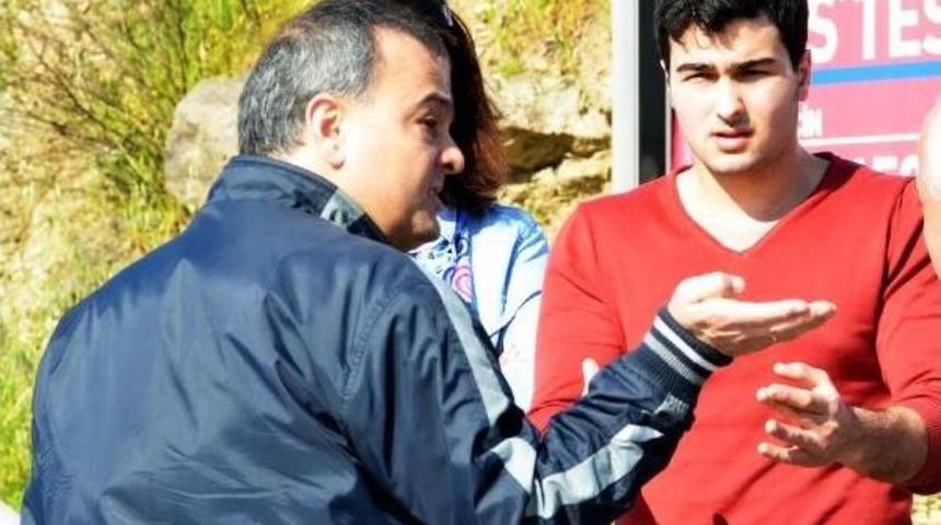 Kaza Yapan Oğlunu Azarladı: Ehliyat Almakla Iş Bitmiyor