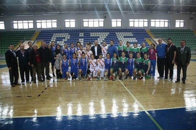 Yıldız Bayanlar Basketbol Anadolu Şampiyonası Sona Erdi