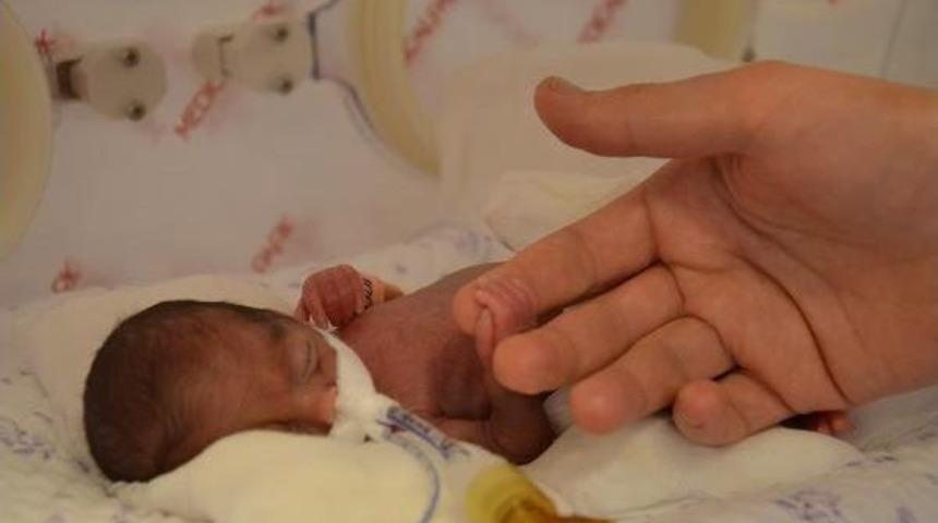 Parmak Bebeğin Yaşam Savaşı