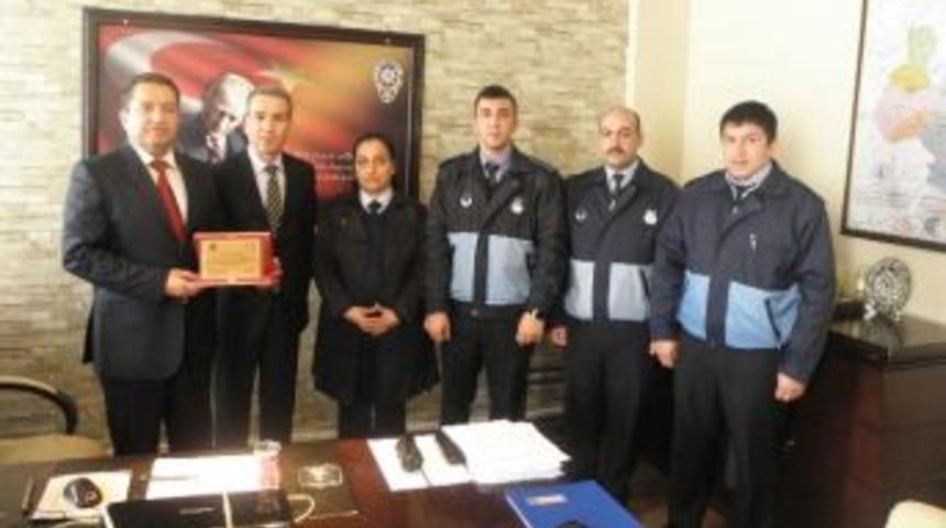 Başkan &Ccedil;etin, İl&ccedil;e Emniyet M&uuml;d&uuml;r&uuml;&rsquo;ne Şilt Verdi