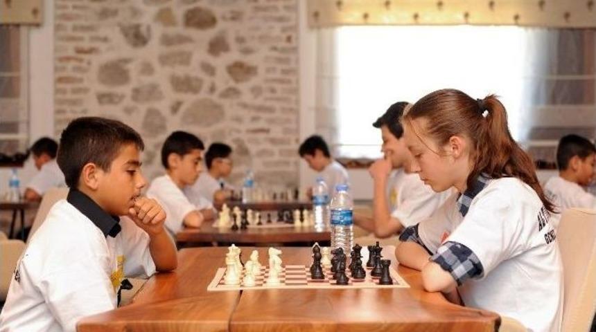 Altındağ, Geleceğin Satran&ccedil; Şampiyonlarını Yetiştiriyor