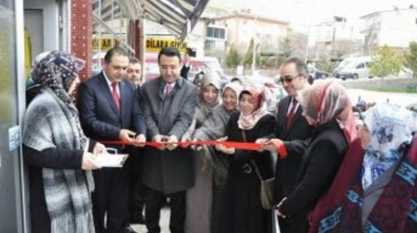 G&uuml;r&uuml;n M&uuml;ft&uuml;l&uuml;ğ&uuml; Kur&rsquo;an Kursları Yararına Kermes A&ccedil;tı