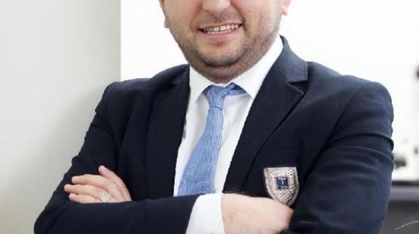 Arı, 7 Hafta Yaşar Bir &Ccedil;ay Kaşığı Bal &Uuml;retir