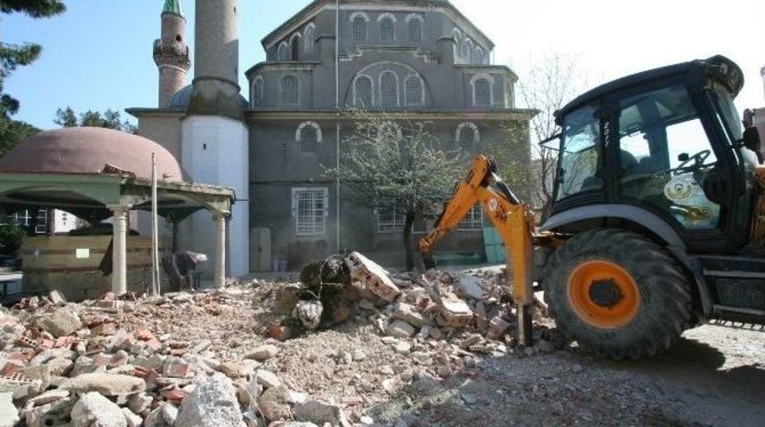 Saruhanlı Merkez Camii&rsquo;nde &Ccedil;evre D&uuml;zenlemesi