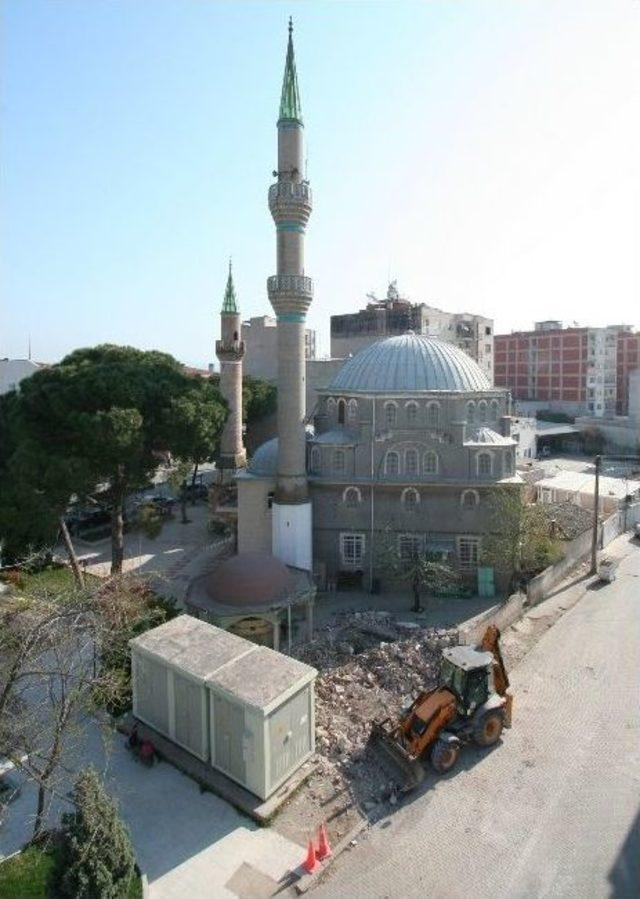 Saruhanlı Merkez Camii’nde Çevre Düzenlemesi