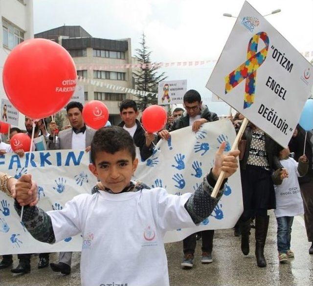 Van’da ’otizme Farkındalık’ Yürüyüşü