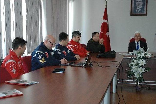 T&uuml;rk Yıldızları T&uuml;rk Dil Bayramına Renk Katacak 1