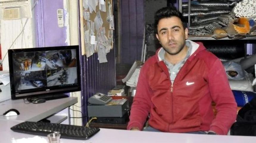 Yalova&rsquo;da &Ccedil;ocuk Hırsızlar G&uuml;venlik Kamerasına Yakalandı