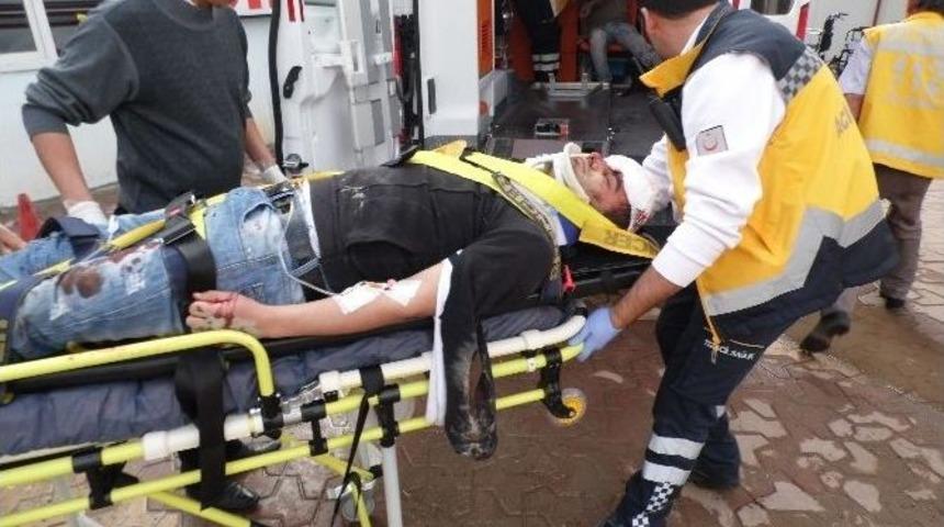 Adıyaman&rsquo;da Otomobille Motosiklet &Ccedil;arpıştı: 2 Yaralı