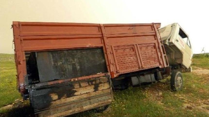 Terk Edilmiş Kamyonette 10 Bin Litre Ka&ccedil;ak Akaryakıt Ele Ge&ccedil;ti