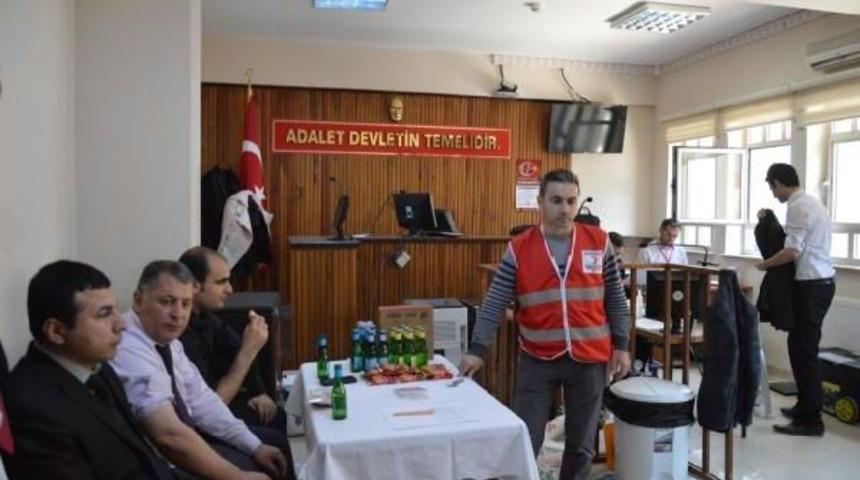 Duruşma Salonunda Kan Bağışı