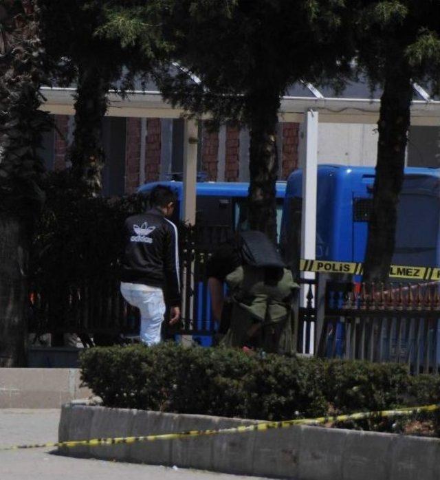 Adliyeye Girerken Dışarıda Bıraktığı &Ccedil;anta Polisi Alarma Ge&ccedil;irdi 3