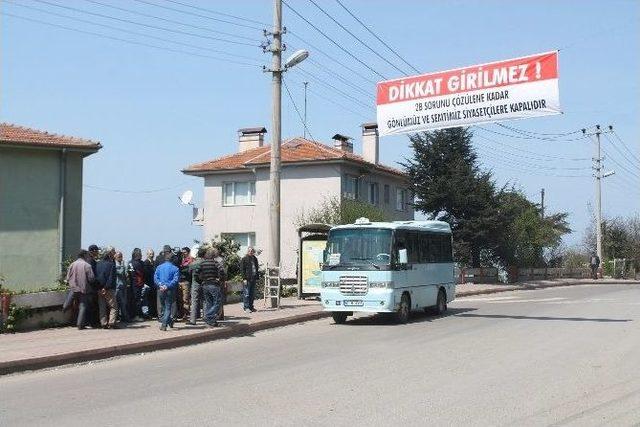 Siyasilerin Mahalleye Girişini Yasakladılar