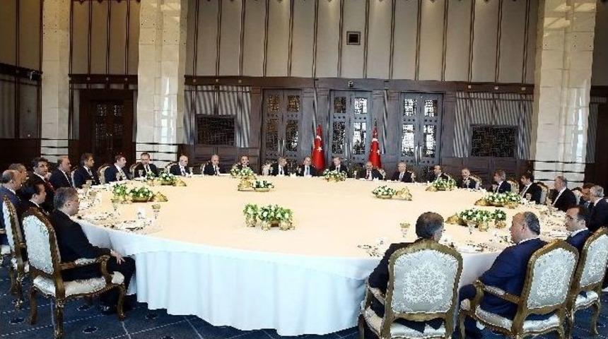 Cumhurbaşkanı Erdoğan, İstanbul B&uuml;y&uuml;kşehir Ve İl&ccedil;e Belediye Başkanlarını Kabul Etti