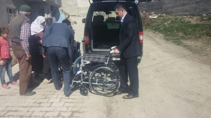 İhtiya&ccedil; Sahibi Engellilere, Tekerlekli Sandalye Dağıtıldı