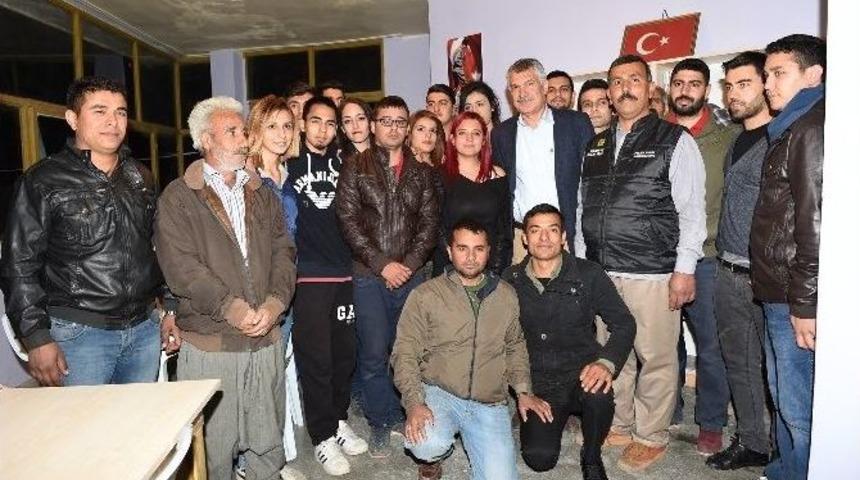 Chp&rsquo;li Gen&ccedil;lerden Mahalleye K&uuml;t&uuml;phane