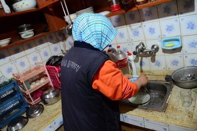 Kemalpaşa’da Bakıma Muhtaçlara Yardım Eli