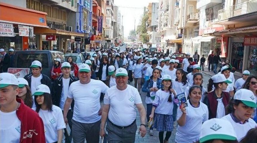 Mitinge Değil, Kitap Okumaya Gidiyorlar