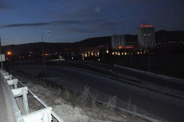 Bozüyük’te Vatandaş Yanmayan Aydınlatma Lambalarından Şikayetçi 1