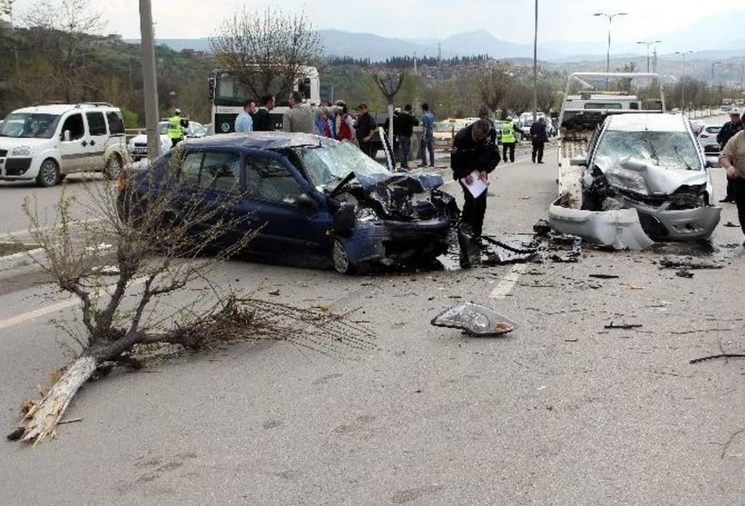 Karab&uuml;k&rsquo;te Trafik Kazası: 5 Yaralı