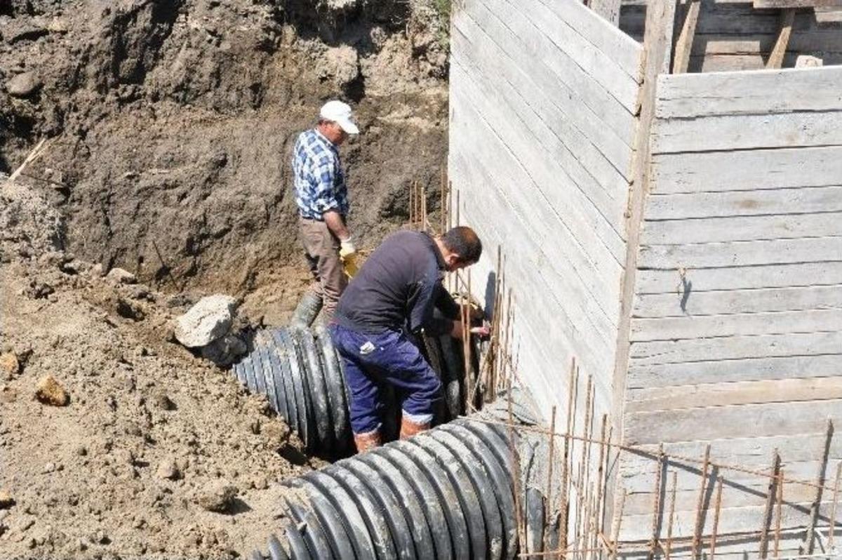 Edremit&rsquo;te Yağmur Suları Tehlike Olmaktan &Ccedil;ıkıyor