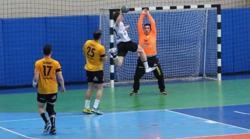 Bursa Hentbolda Da Y&uuml;kseliyor