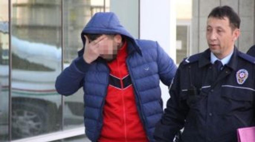 Bı&ccedil;aklı Ve Şişeli Kavgada Yaralandılar