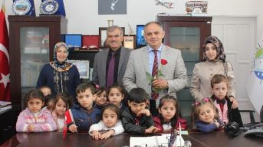 Yahyalılı Minikler Başkan &Ouml;zt&uuml;rk&rsquo;&uuml;n Kutlu Doğum Haftasını Kutladı