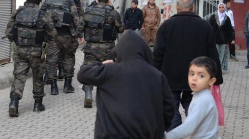Diyarbakır'da Özel Harekatlı Zanlı Arama Operasyonu