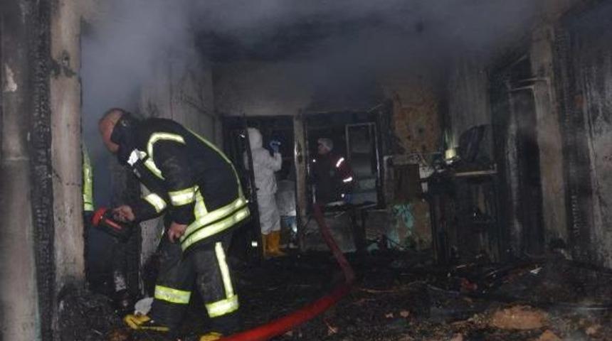 Yangında Zihinsel Engelli Kardeşlerden Biri &Ouml;ld&uuml;, Diğeri Yaralandı