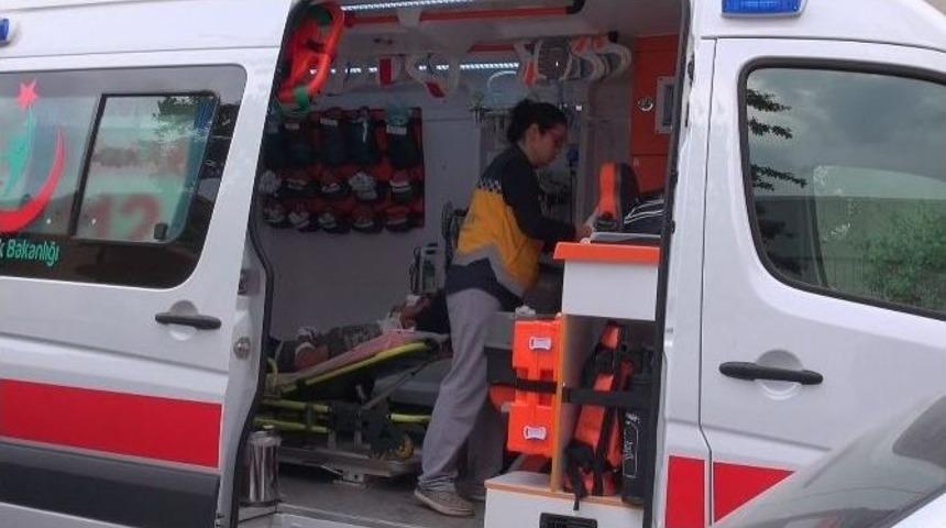 Kocaeli&rsquo;de Bı&ccedil;aklı Kavga: 2 Yaralı