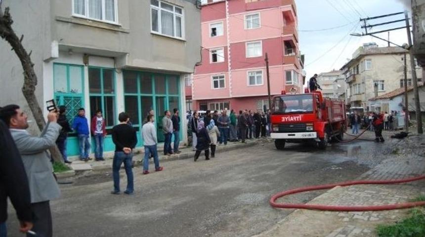 Benzin D&ouml;k&uuml;len Soba Evi K&uuml;l Etti: 4 Yaralı