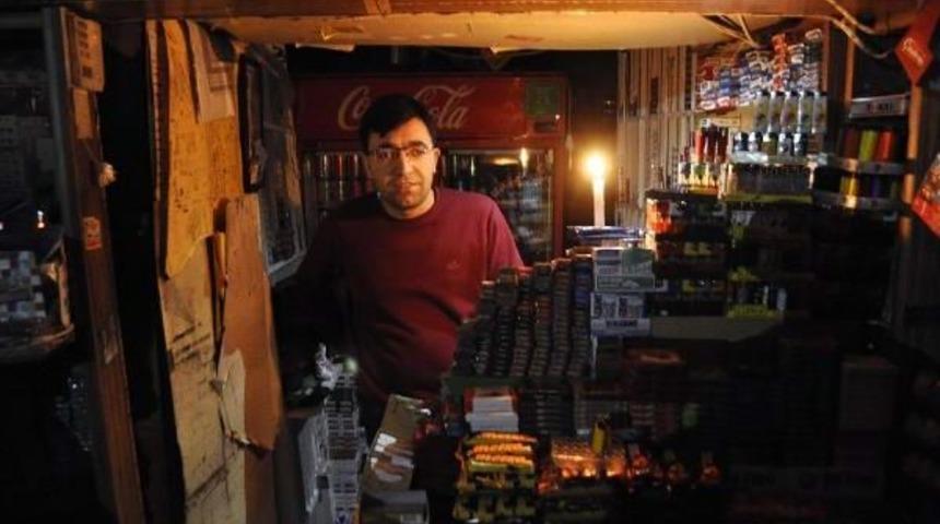 İstanbul'un 8 Il&ccedil;esi Karanlığa G&ouml;m&uuml;ld&uuml;